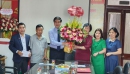 Đ/c Lâm hải Giang, Phó Chủ tịch UBND tỉnh tặng hoa chúc mừng Liên hiệp Hội