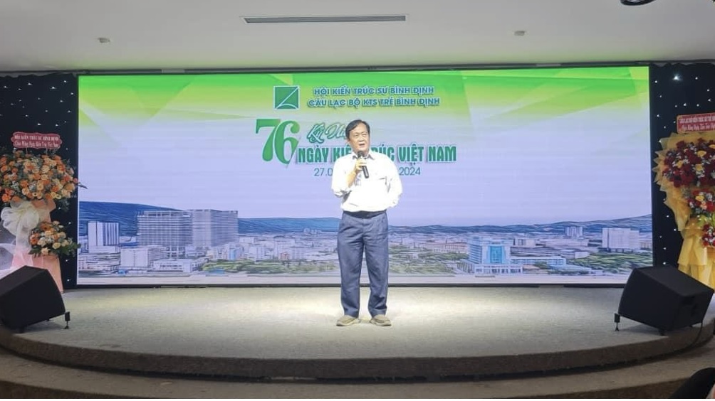 Ông Đào Qúy Tiêu - Chủ tịch Hội KTS Bình Định phát biểu tại buổi gặp mặt