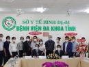 Đại diện lãnh đạo 2 đơn vị thực hiện ký kết