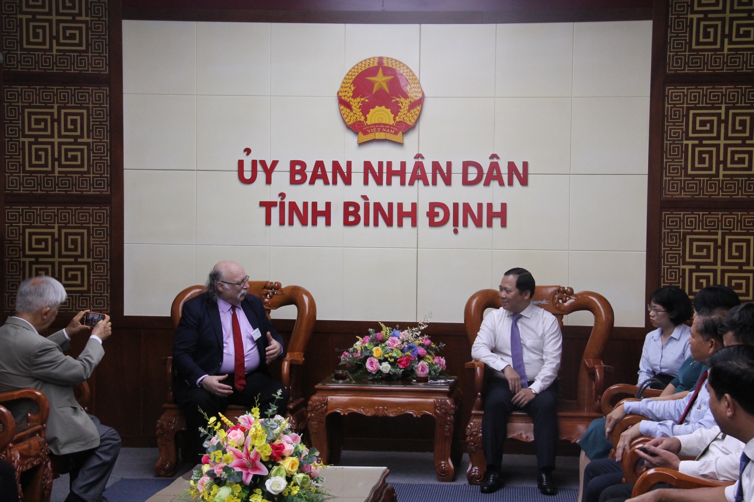 Chủ tịch UBND tỉnh Nguyễn Phi Long tiếp và làm việc với GS Duncan Haldane