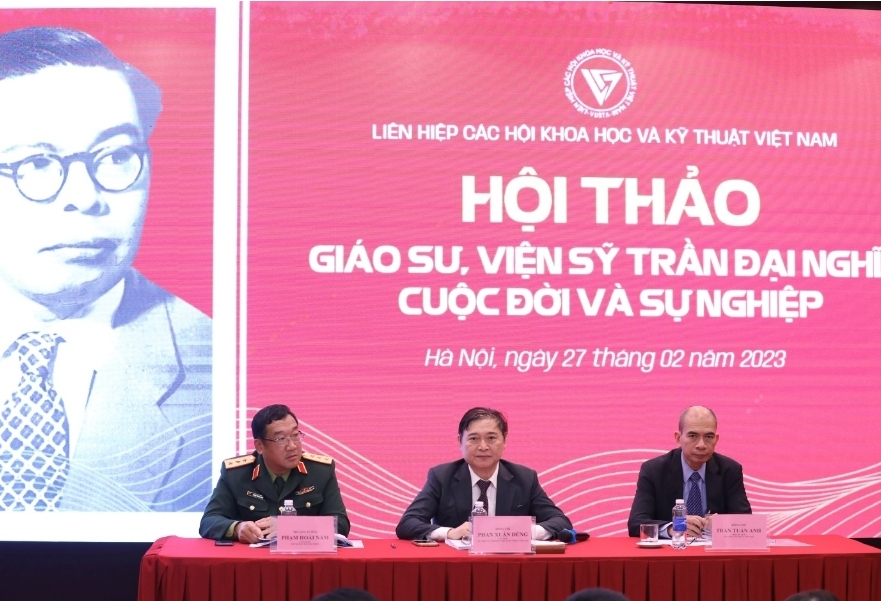 Uỷ viên Trung ương Đảng, Thứ trưởng Bộ Quốc phòng - Thượng tướng Phạm Hoài Nam; Chủ tịch LHHVN Phan Xuân Dũng Phó Chủ tịch Viện Hàn lâm Khoa học và Công nghệ Việt Nam - Trần Tuấn Anh - Chủ trì hội thảo