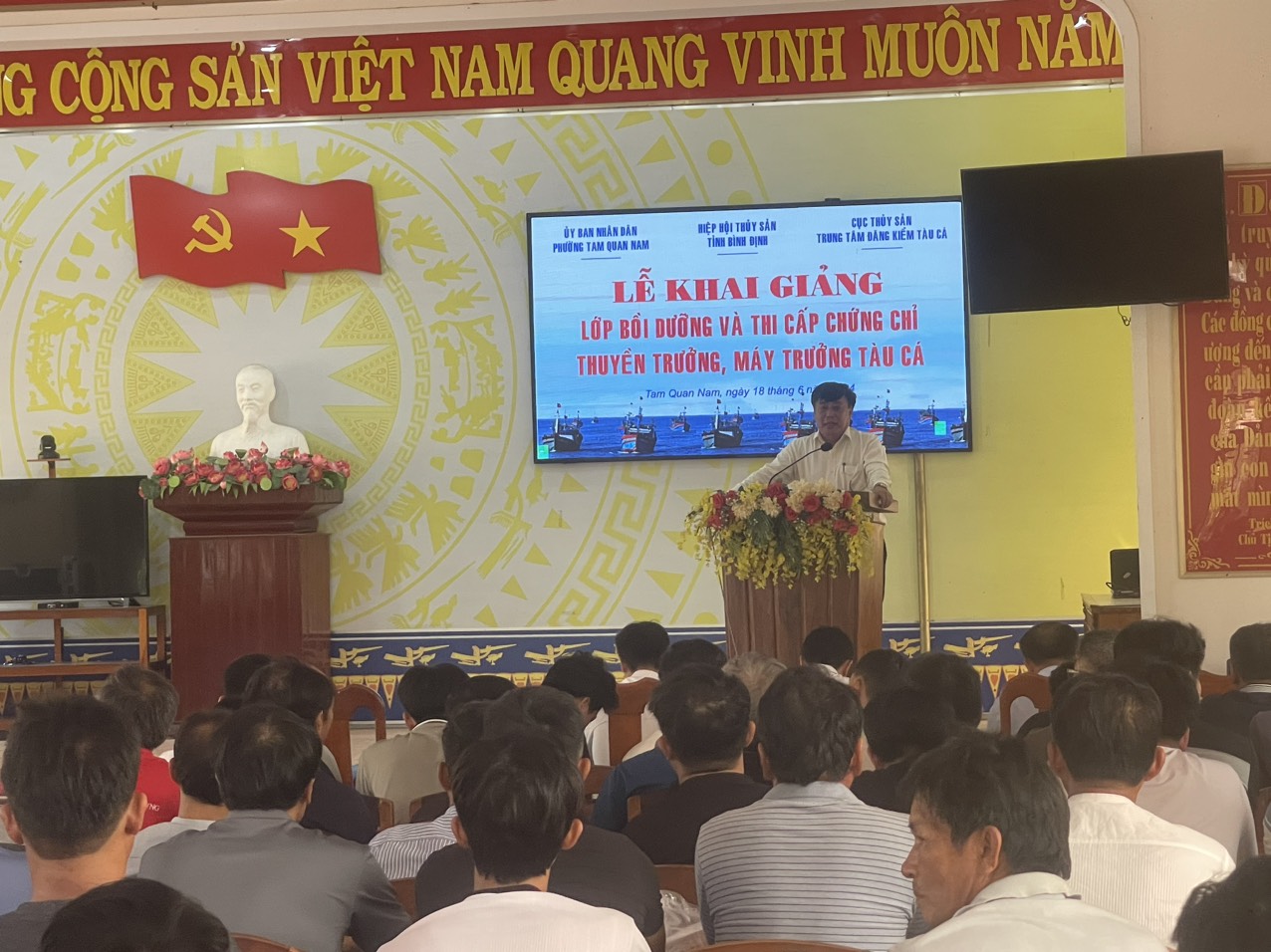 Ông Trần Văn Vinh, Phó Chủ tịch Hiệp hội Thủy sản phát biểu khai mạc khóa đào tạo