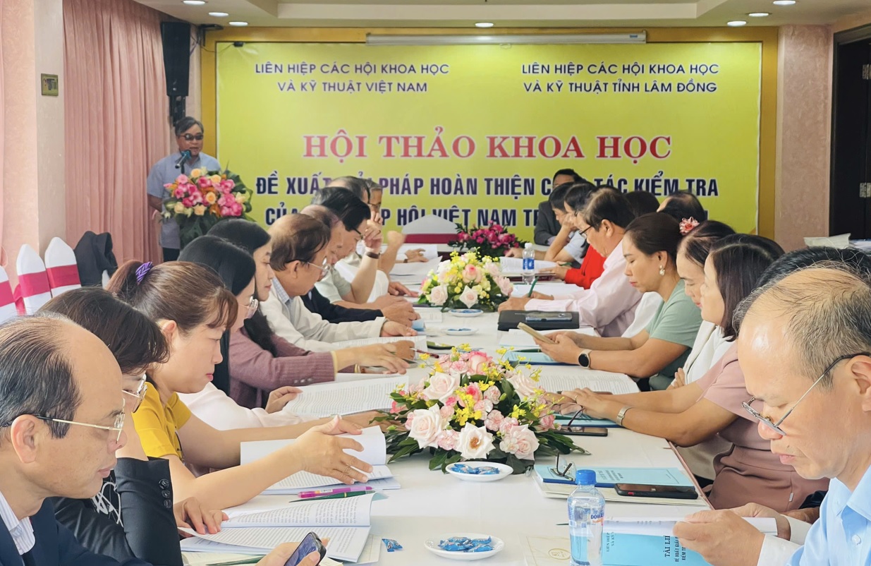 Đồng chí Phạm Quang Thao -  Phó Chủ tịch, Chủ nhiệm Ủy ban kiểm tra Liên hiệp Hội Việt Nam phát biểu tại Hội thảo